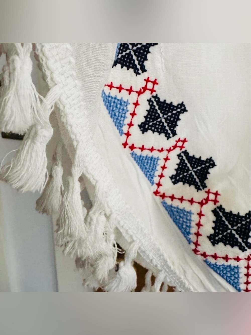 Poncho light and breezy. Embroidered white, navy, red. Boho chic. Fits up to L - Picture 8 of 8